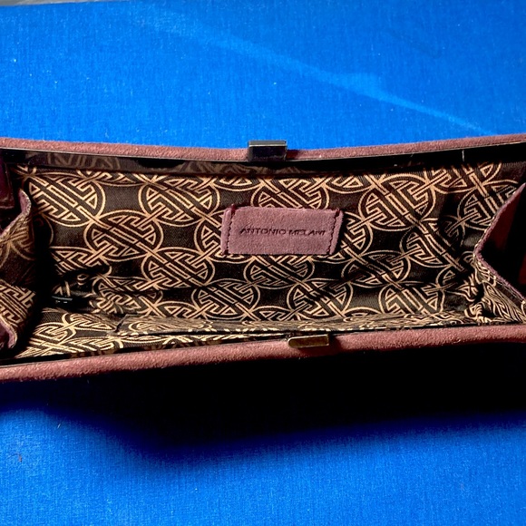 🤩🤩 ANTONIO MELANI PLUM SUEDE CLUTCH 🤩🤩 - Picture 4 of 6